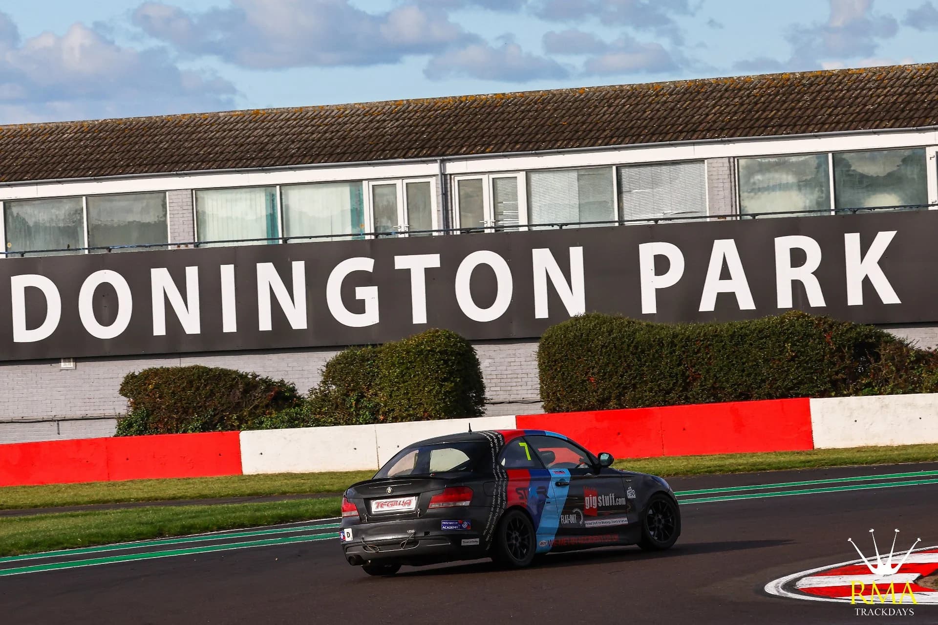 It's race week - 750MC Roadsports Round 7 : Donington Park GP